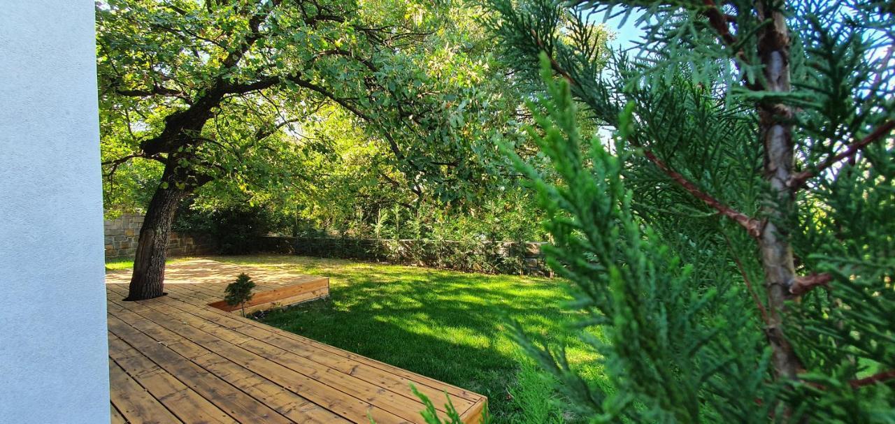 House G Villa Dekani Екстериор снимка