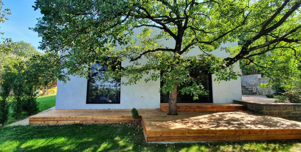 House G Villa Dekani Екстериор снимка